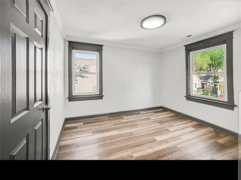 5243 Lyon Ave — Photo 10