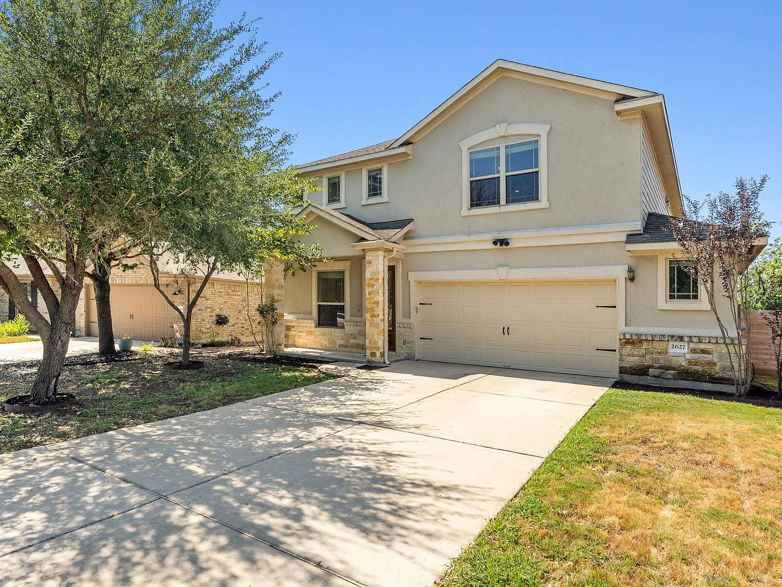 5 bed, 3.5 bath, 2845 sqft, $2,900 — Photo 2