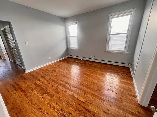 4 bed, 1.0 bath, $2,300 — Photo 2