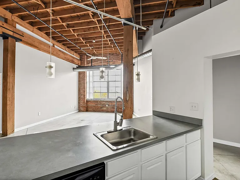 3307 Scranton Rd #303 — Photo 4