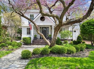 11 S Lincoln Ave, Geneva, IL 60134