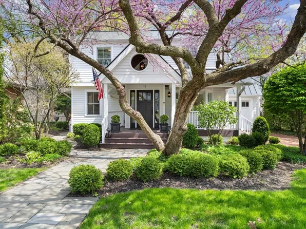 11 S Lincoln Ave, Geneva, IL 60134