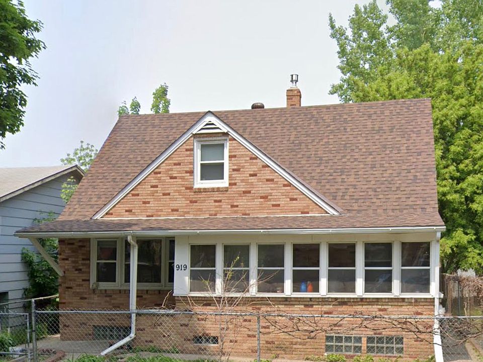 1st image of 919 Magnolia Ave E
