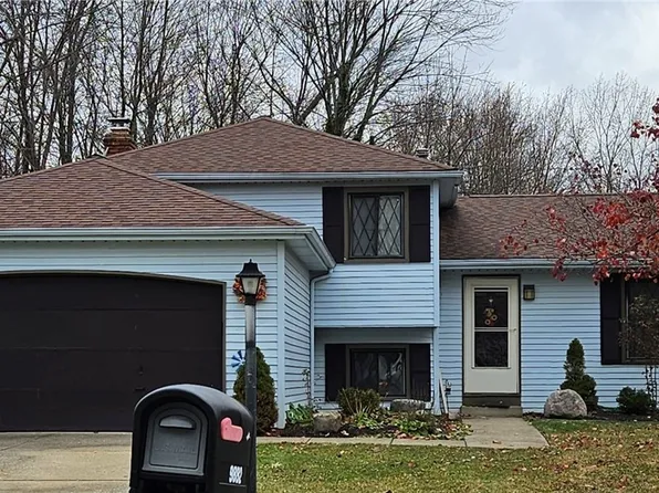 9882 S Bexley Cir, Strongsville, OH 44136
