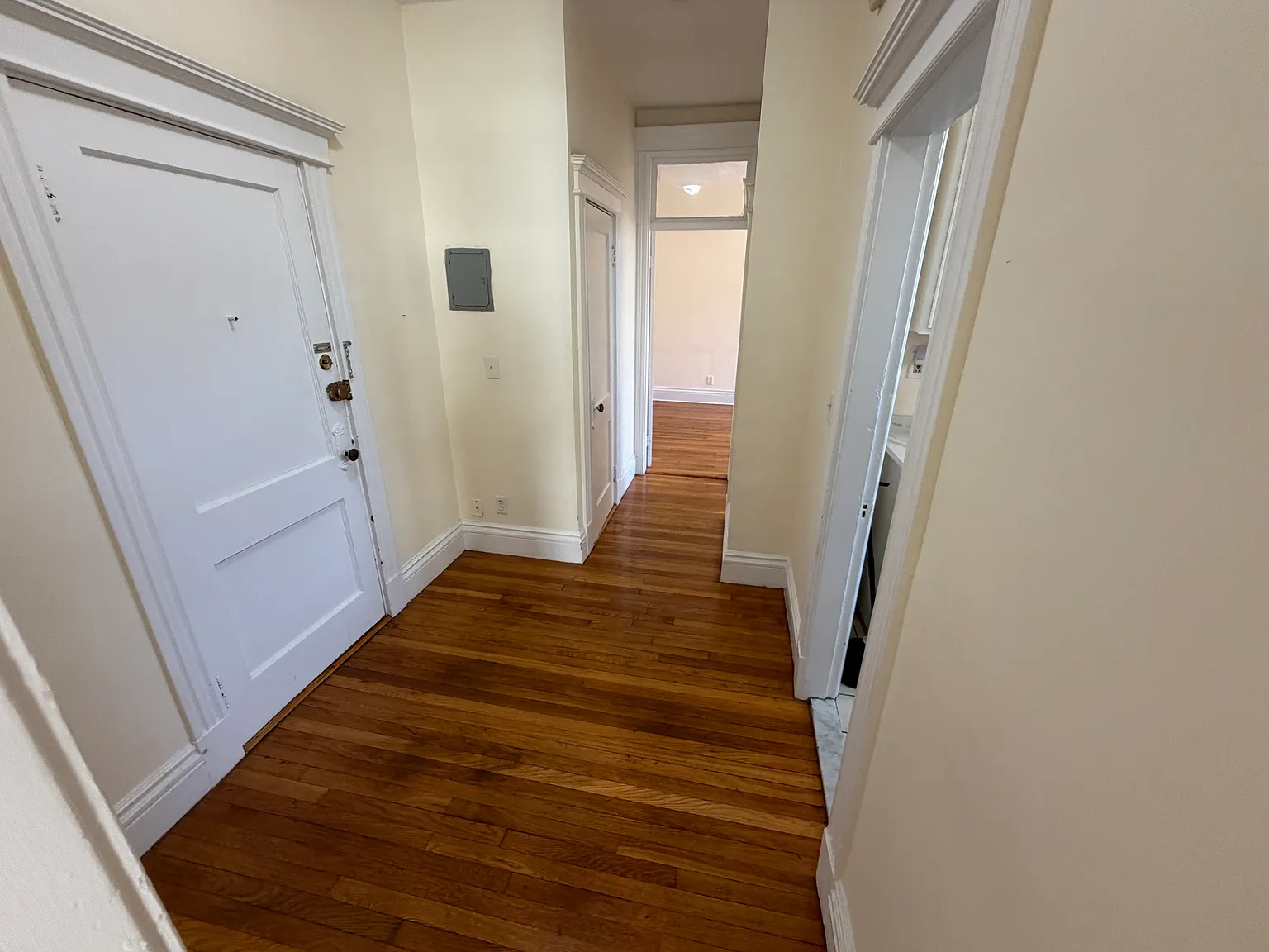 1 bed, $2,400 — Photo 4