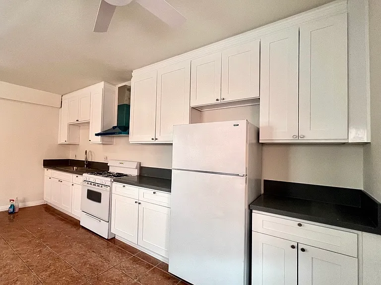 1116 E 92nd St — Photo 3
