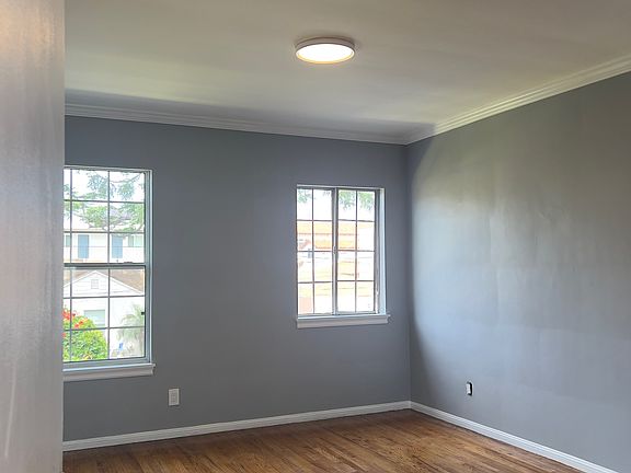 5th image of 10829 Bloomfield St #1/4