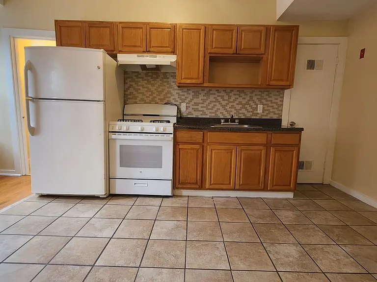 68 Sylvan Ave #6A — Photo 3