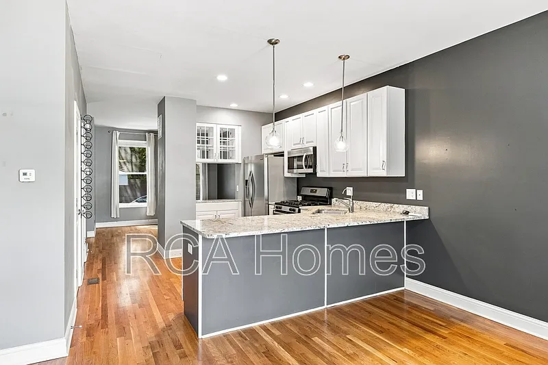 2 bed, 2.5 bath, 2160 sqft, $2,500 — Photo 3