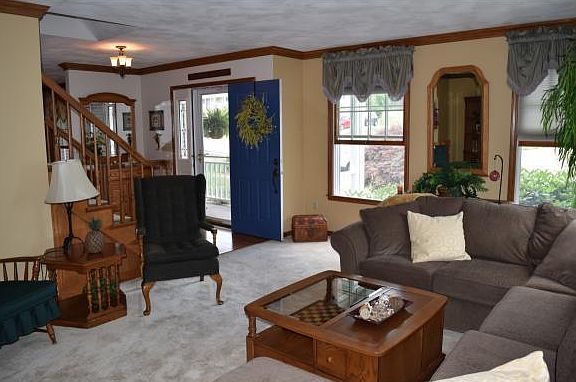 4th image of 66 Rose Ln