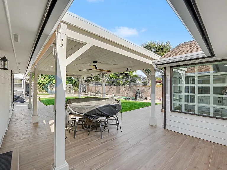 4390 Cerritos Ave — Photo 27