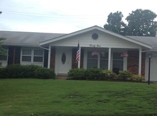 29 Forest Crest Dr, Chesterfield, MO 63017