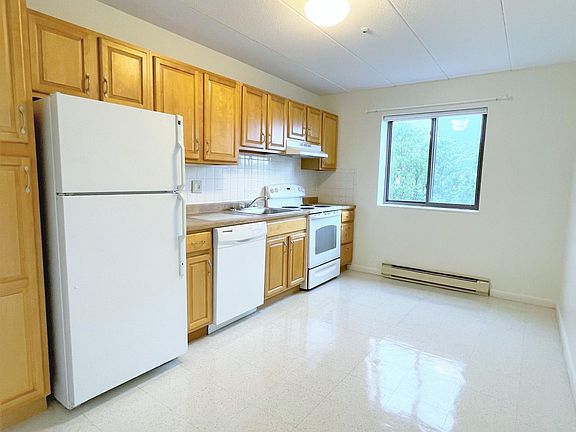 3rd image of 182 Quincy Ave APT 43