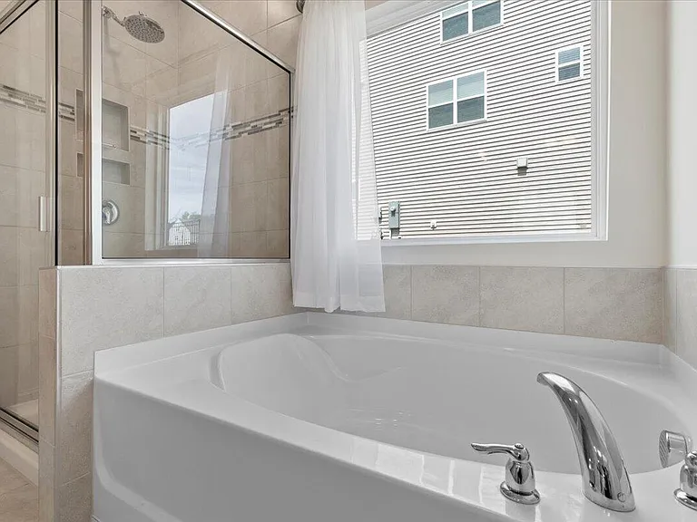 155 Bourne Dr — Photo 24
