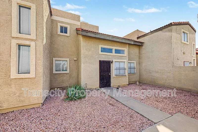 2 bed, 1.5 bath, 1085 sqft, $1,450 — Photo 2