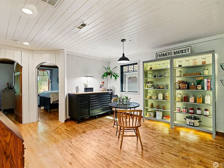 620 Clarke Rd — Photo 10