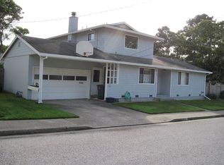 904 Alta Vista Dr, Pacifica, CA 94044