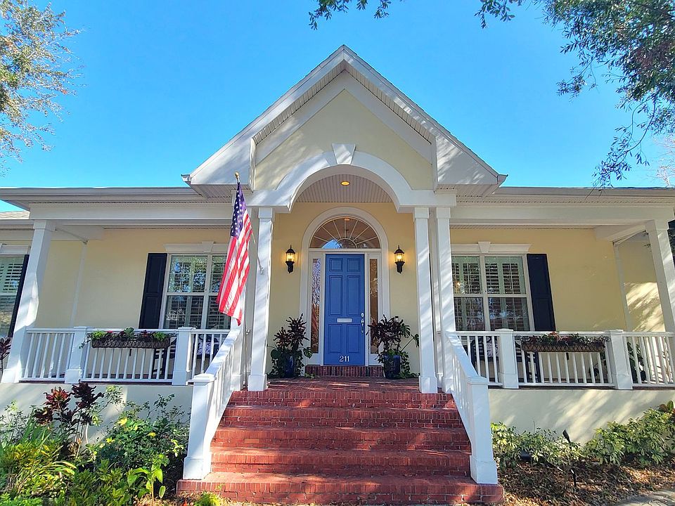 1st image of 211 W Davis Blvd