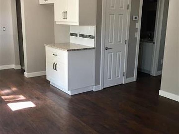 5th image of 11922 42nd St NW
