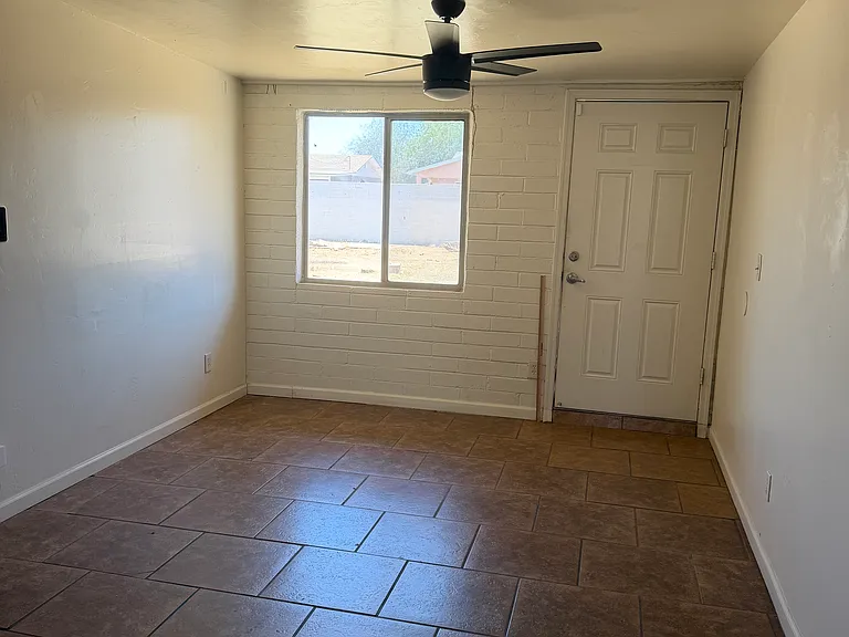 1823 W Fairmount Ave — Photo 5