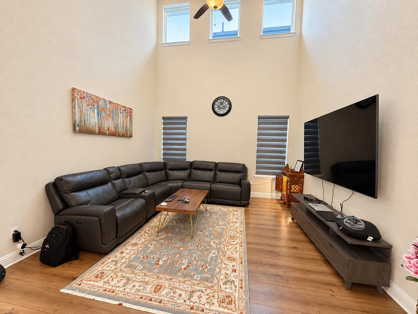 5 bed, 2755 sqft, $3,300 — Photo 3