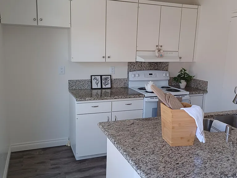 Huntington Garden Apartments — Photo 51