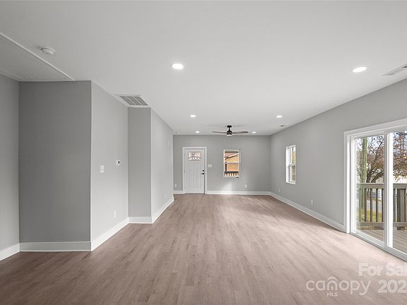 5th image of 112 Pine St