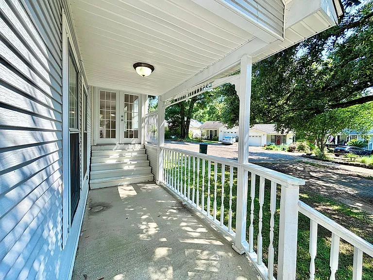 10017 Foxrun Rd — Photo 14