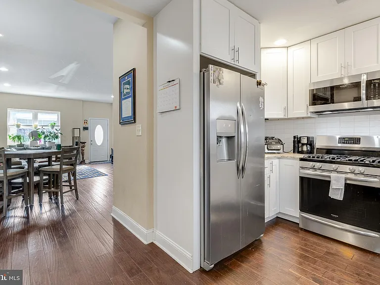 2652 Livingston St — Photo 8