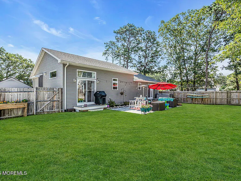 210 Mermaid Dr — Photo 17