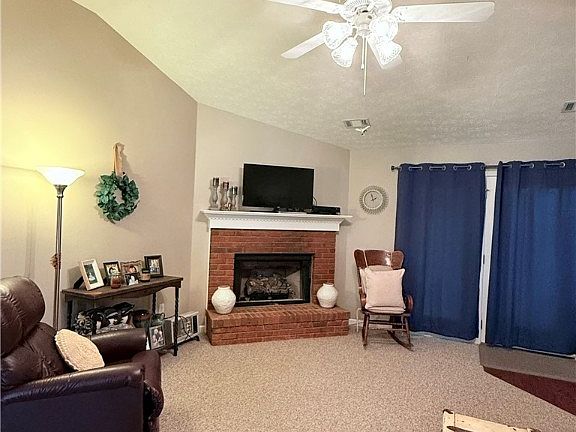 5th image of 246 Lee Road 418
