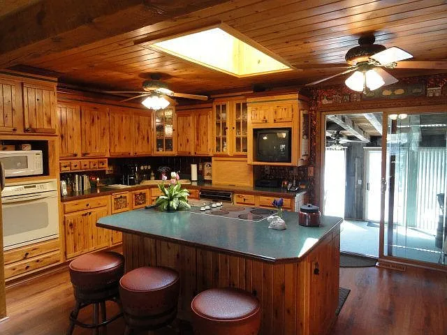 4224 Emily St photo 1