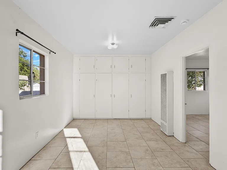 306 Carlisle Blvd SE #C — Photo 4