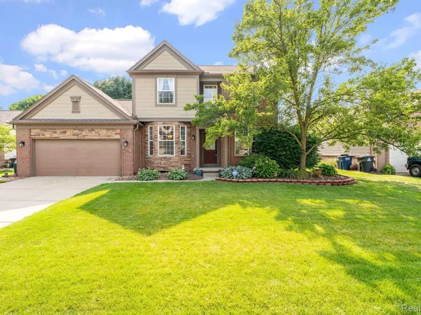 8155 Parkside Dr, Westland, MI 48185