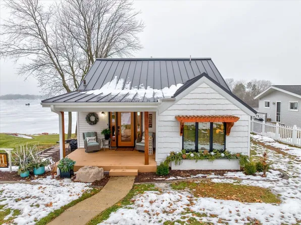 N8595 Sunset Beach Rd, Beaver Dam, WI 53916