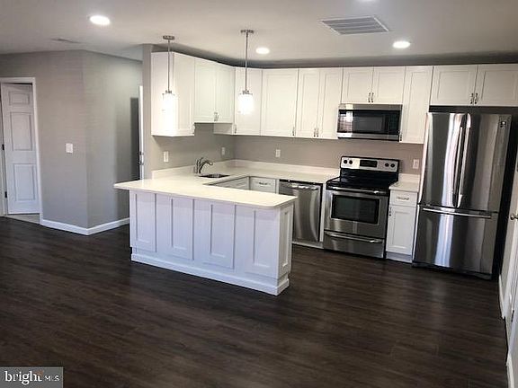 3rd image of 200 Kedron Ave #B