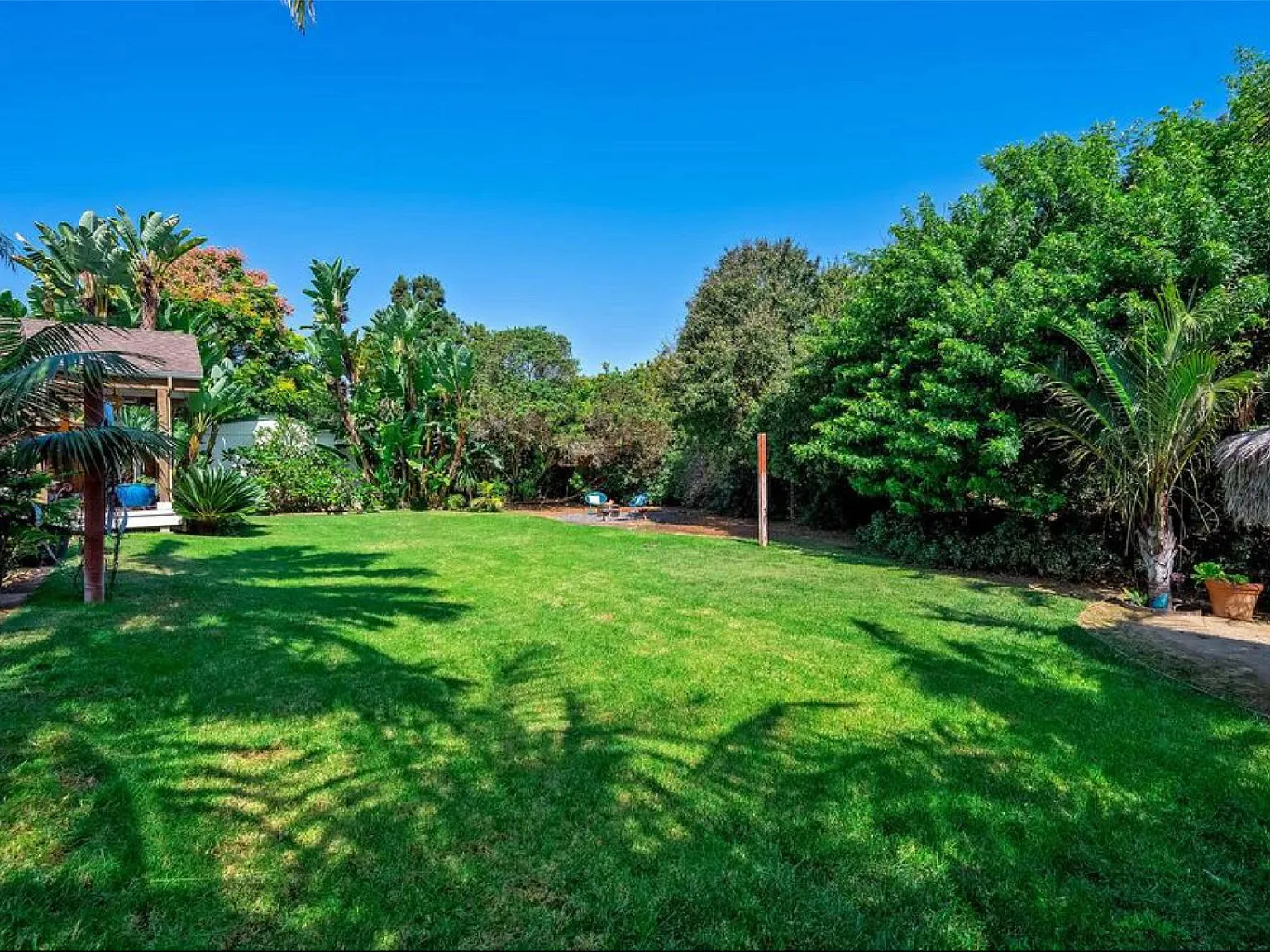 3 bed, 1955 sqft, $10,800 — Photo 1