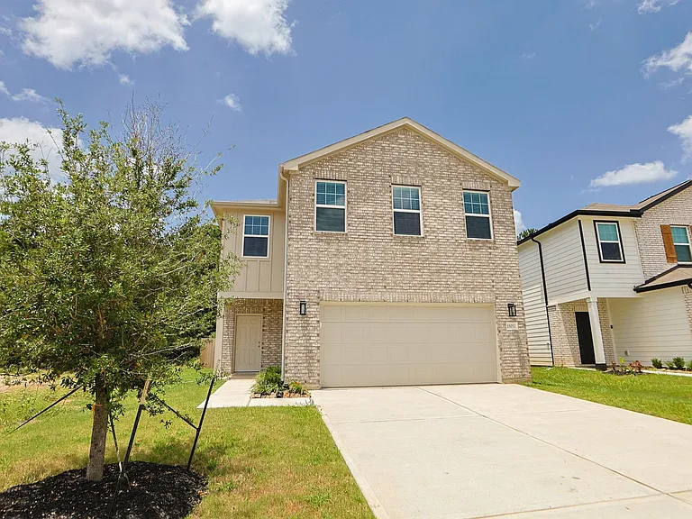 15052 Ronan Dr — Photo 2
