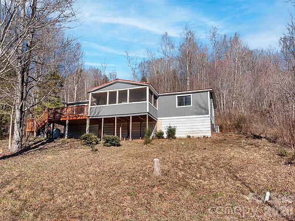 2nd image of 124 Cozy Cove Ln