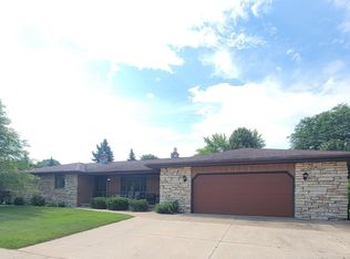1101 E Meadow Grove Blvd, Appleton, WI 54915