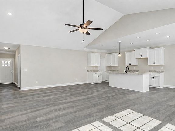 3rd image of 311 Davis Rd