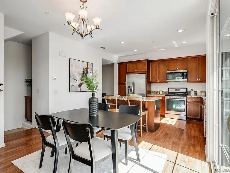 1876 Champagne Ct #5 — Photo 49