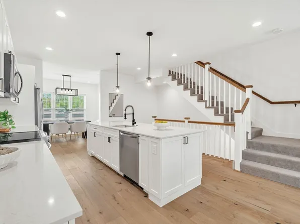 635 Main St APT 2, Wilmington, MA 01887