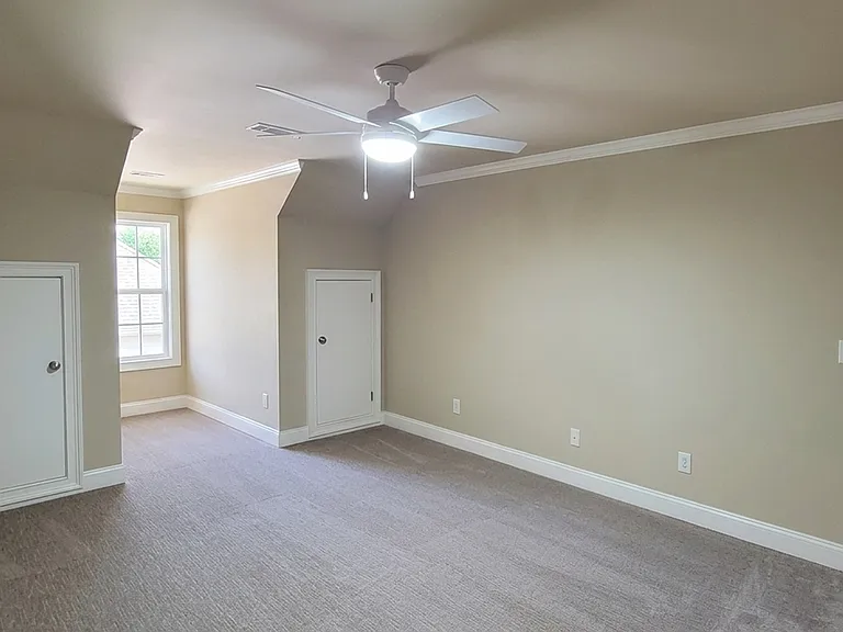 606 Lakeshore Ct — Photo 13