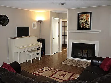 2113 W Christy Ln — Photo 20