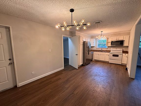 4th image of 2108 Burpee Dr