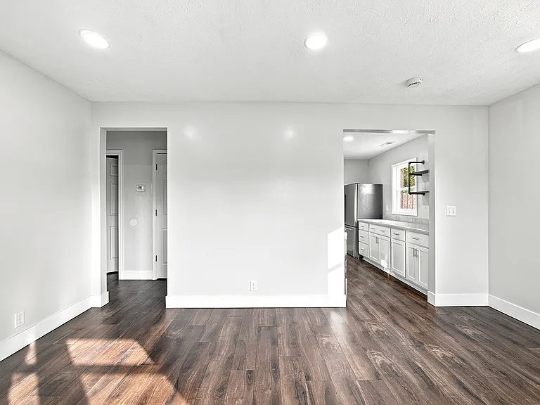 2118 Ulen Ln — Photo 10