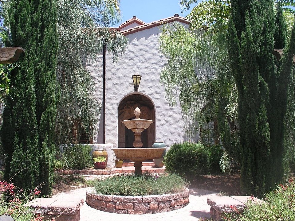 1st image of 2224 De La Vina St