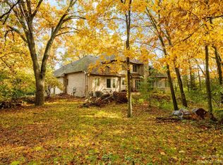 9966 Rolling Greens Dr, Pinckney, MI