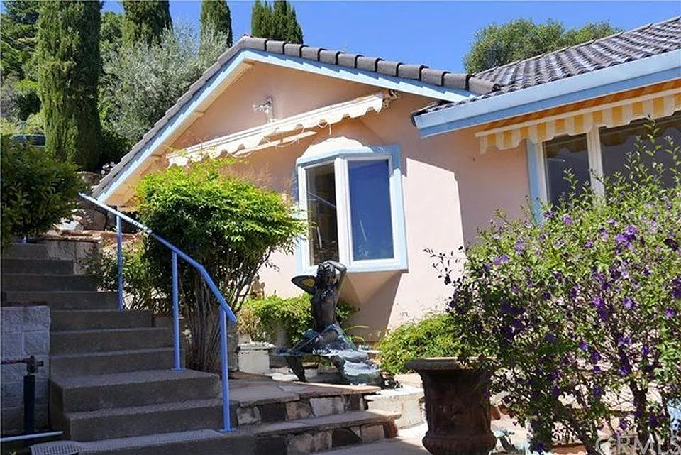 8242 N Heights Dr — Photo 2